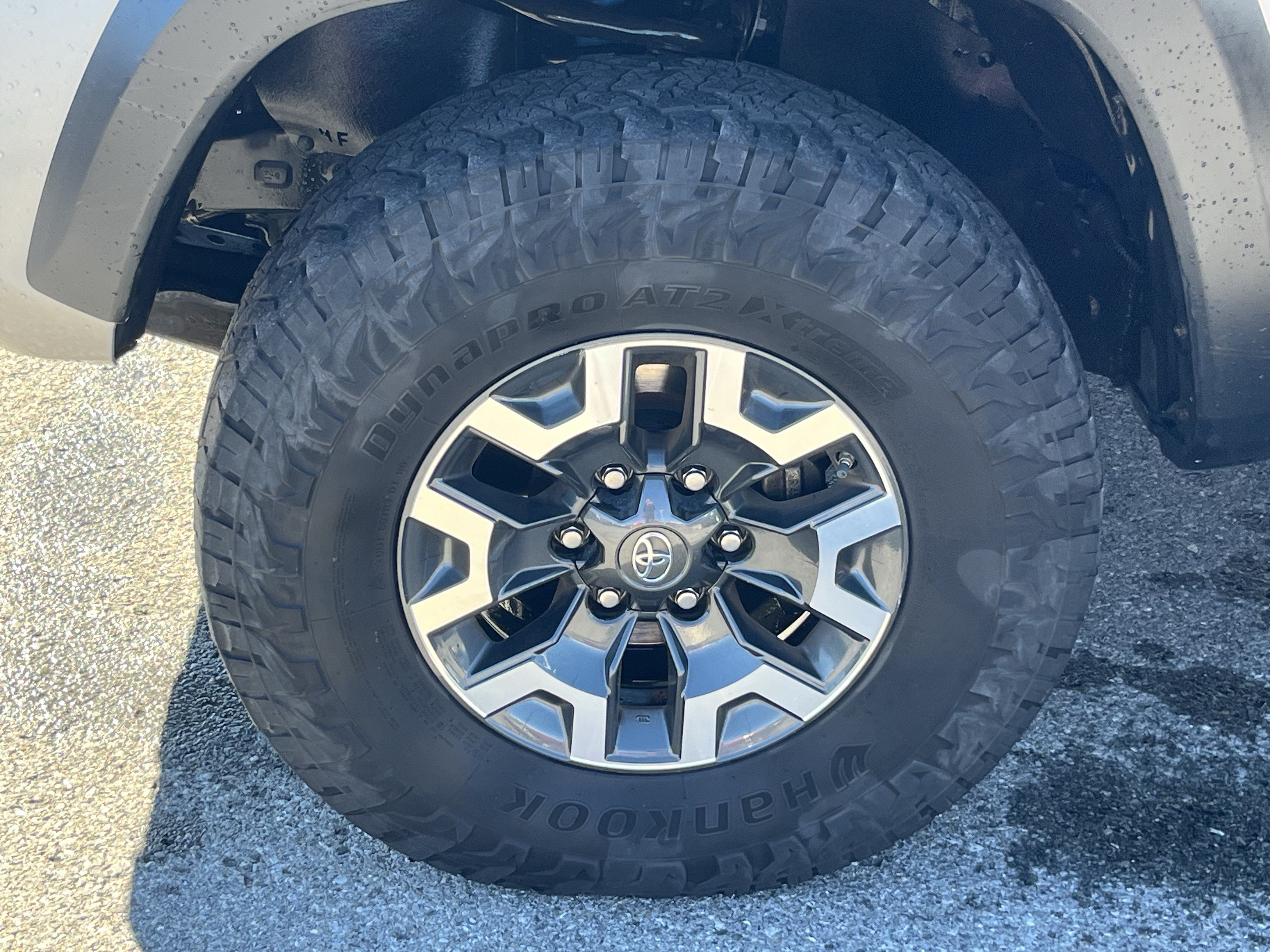Used 2019 Toyota Tacoma TRD Off-Road AWD/4WD image 8