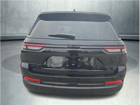 New 2025 Jeep Grand Cherokee Altitude AWD/4WD image 4