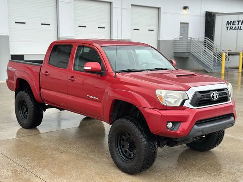 Used 2015 Toyota Tacoma Pickup 4D 5 ft w/ TRD Sport Package image 31
