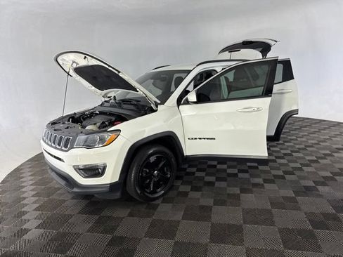Used 2020 Jeep Compass Latitude w/ Cold Weather Group AWD/4WD image 10