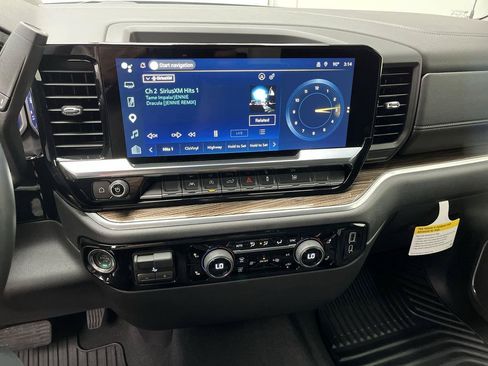 Used 2026 Chevrolet Silverado 1500 LT AWD/4WD image 18