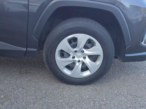 Used 2019 Toyota RAV4 LE w/ Carpet Mat Package AWD/4WD image 7