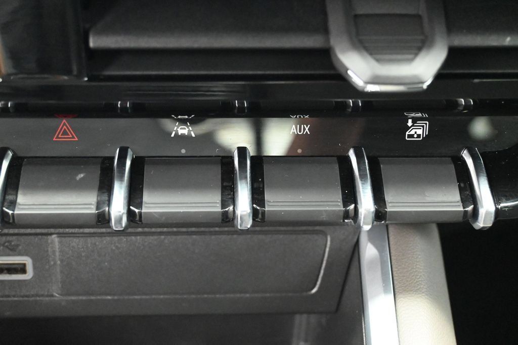 Used 2024 Chevrolet Colorado ZR2 w/ ZR2 Convenience Package III AWD/4WD image 24