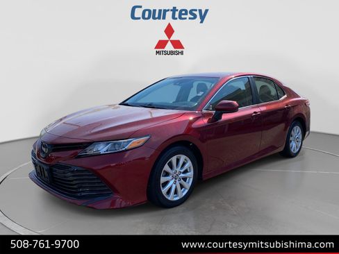 Used 2019 Toyota Camry LE FWD image 1