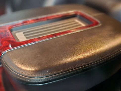 Used 2013 Cadillac Escalade 2WD image 30