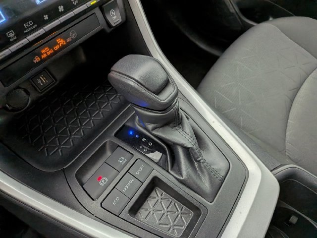 Used 2025 Toyota RAV4 XLE FWD image 17