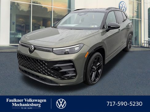 New 2026 Volkswagen Tiguan SE R-Line image 1