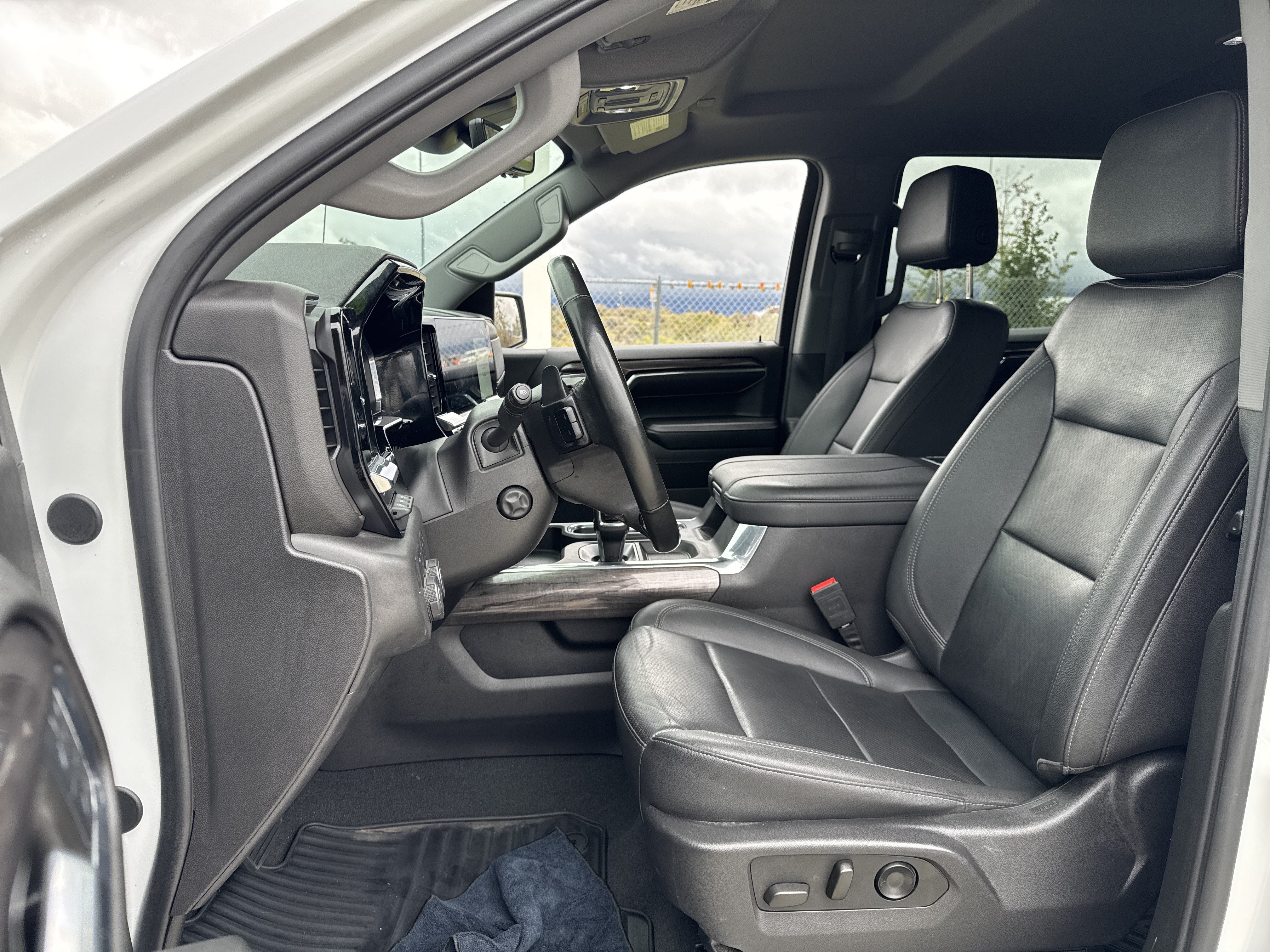 Certified 2024 Chevrolet Silverado 1500 LTZ w/ Technology Package AWD/4WD image 18