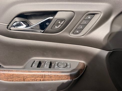 Used 2021 GMC Acadia Denali w/ Denali Technology Package FWD image 26
