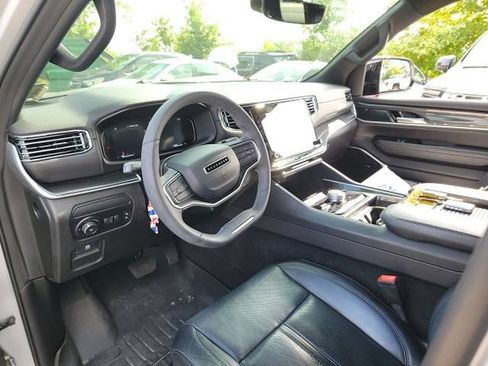 Used 2023 Jeep Wagoneer 4WD w/ Premium Group I image 9