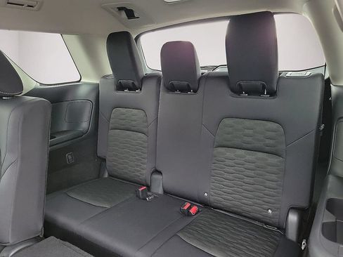 Used 2025 Nissan Pathfinder SV FWD image 9