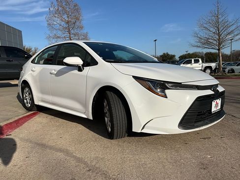 Used 2025 Toyota Corolla LE image 4