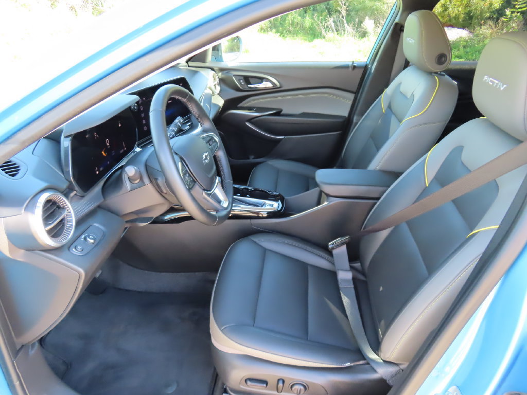 Used 2025 Chevrolet Trax ACTIV w/ Driver Confidence Package FWD image 23