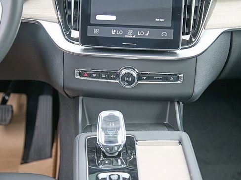 New 2026 Volvo XC90 B6 Plus w/ Protection Package image 29