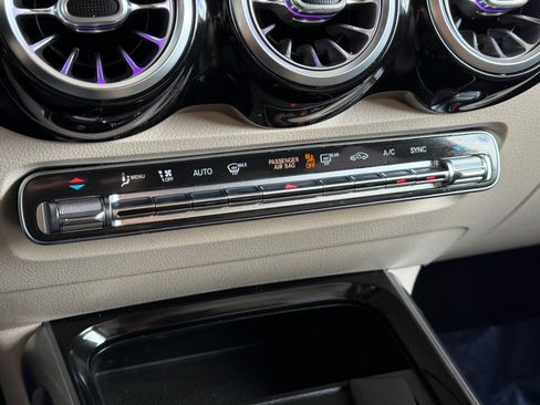 Used 2020 Mercedes-Benz GLB 250 image 19