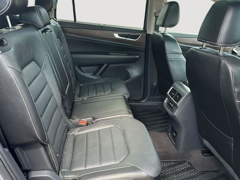 Used 2024 Volkswagen Atlas SEL AWD/4WD image 16
