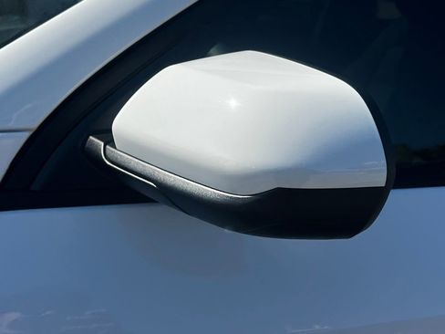 New 2026 Chevrolet Equinox LT image 18