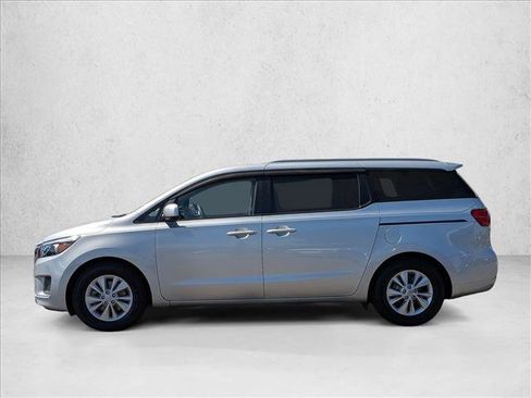 Used 2015 Kia Sedona LX image 9