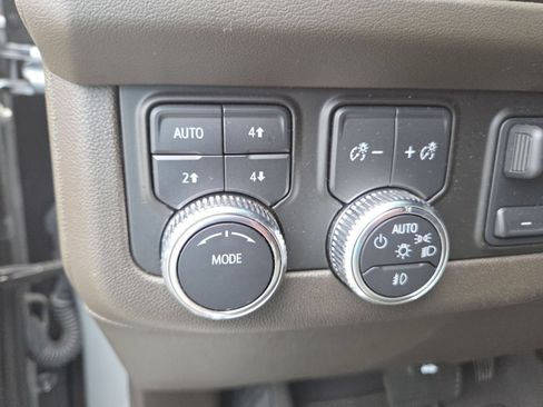 Used 2024 GMC Yukon XL SLT w/ SLT Luxury Package AWD/4WD image 5