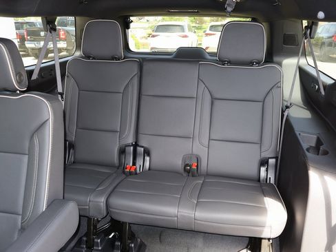 New 2025 Chevrolet Suburban Premier image 32