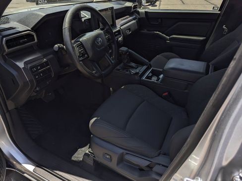 Used 2025 Toyota Tacoma SR5 AWD/4WD image 10