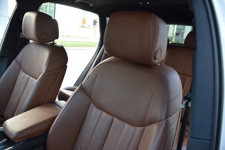 Used 2019 Audi e-tron Prestige w/ Prestige Package AWD/4WD image 39