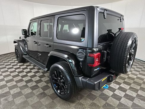 Used 2023 Jeep Wrangler Unlimited Sahara w/ Cold Weather Group AWD/4WD image 5