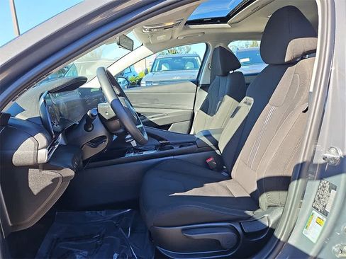 Certified 2024 Hyundai Elantra SEL w/ Convenience Package image 13