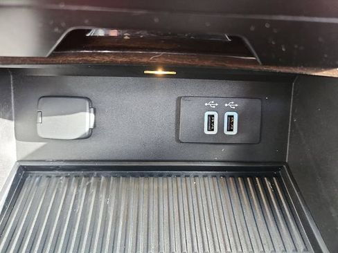 Used 2016 Ford F150 Platinum w/ Equipment Group 701A Luxury image 27