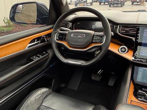 Used 2022 Jeep Grand Wagoneer Series III w/ Rear Seat Video Group 1 AWD/4WD image 12
