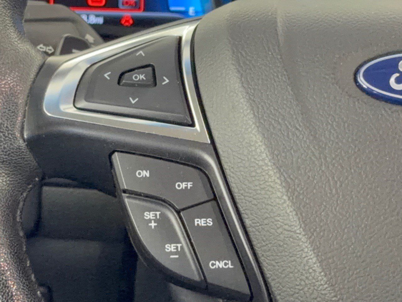 Used 2018 Ford Edge Titanium FWD image 18