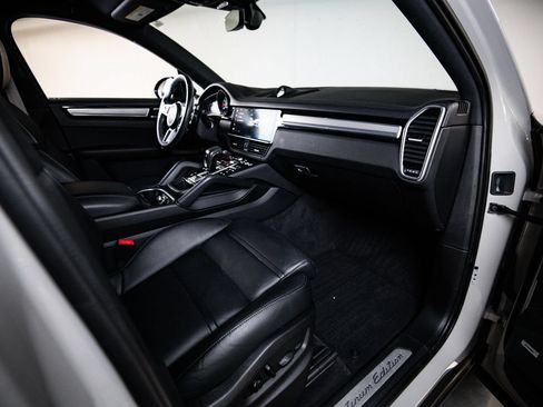 Certified 2023 Porsche Cayenne Platinum Edition AWD/4WD image 28