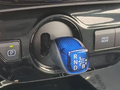 Used 2022 Toyota Prius L Eco image 29