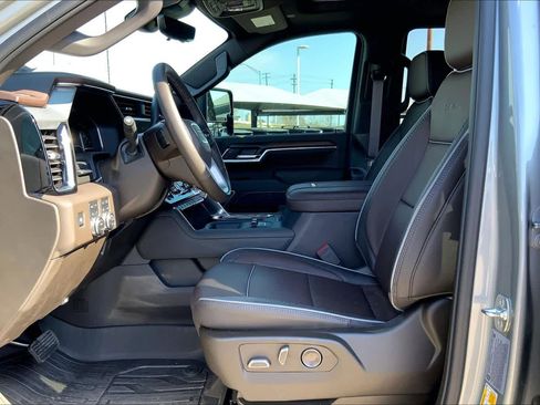 Used 2025 GMC Sierra 3500 Denali w/ Denali Reserve Package image 8