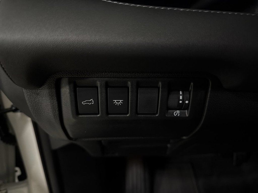 Used 2025 Subaru Ascent Touring AWD/4WD image 17