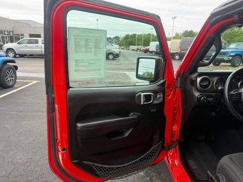 Certified 2019 Jeep Wrangler Sport AWD/4WD image 11