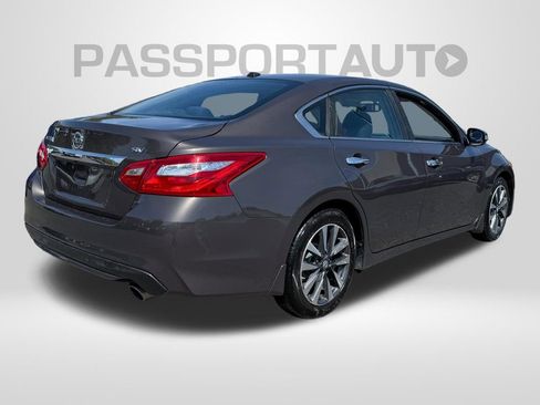 Used 2017 Nissan Altima 2.5 SV w/ Convenience Package image 5