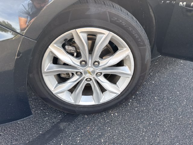 Used 2025 Chevrolet Malibu LT FWD image 31