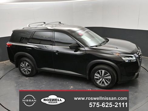 Certified 2025 Nissan Pathfinder SL image 17