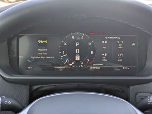 Used 2025 Land Rover Discovery Dynamic SE image 8