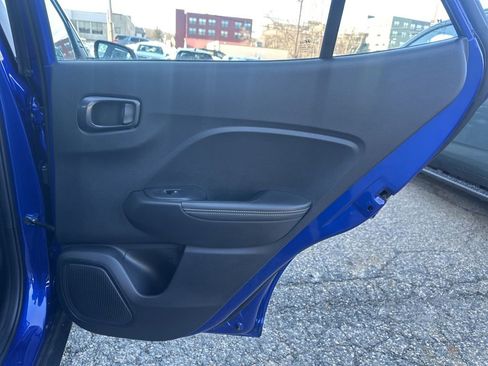 Used 2025 Hyundai Venue Limited image 21