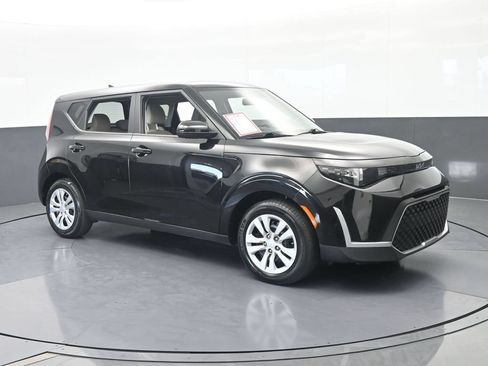 Used 2023 Kia Soul LX FWD image 8