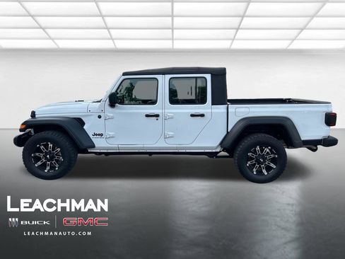 Used 2023 Jeep Gladiator Sport image 7
