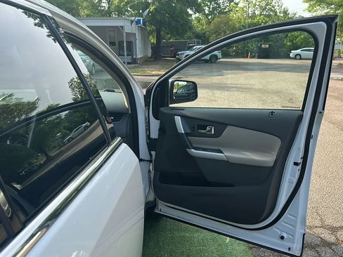 Used 2011 Ford Edge Limited w/ 302A Rapid Spec Order Code FWD image 25
