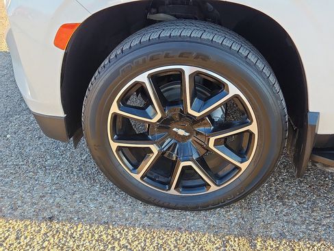 Used 2022 Chevrolet Suburban RST w/ Luxury Package image 7