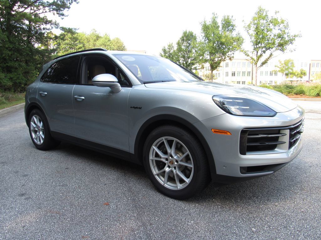 Certified 2025 Porsche Cayenne E-Hybrid AWD/4WD image 9