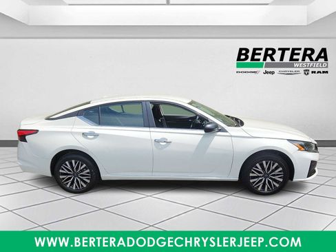 Used 2025 Nissan Altima 2.5 SV AWD/4WD image 7