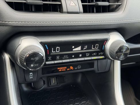 Used 2021 Toyota RAV4 XLE w/ Convenience Package AWD/4WD image 5
