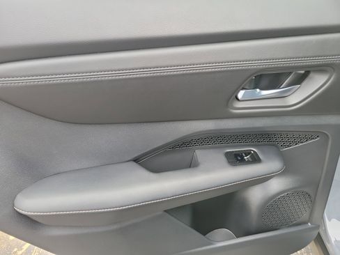 Used 2024 Nissan Ariya EVOLVE+ image 14