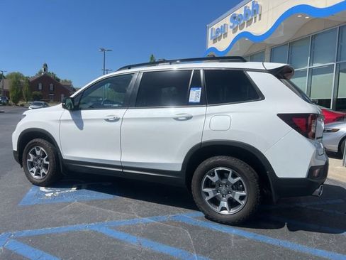 Used 2023 Honda Passport TrailSport image 11